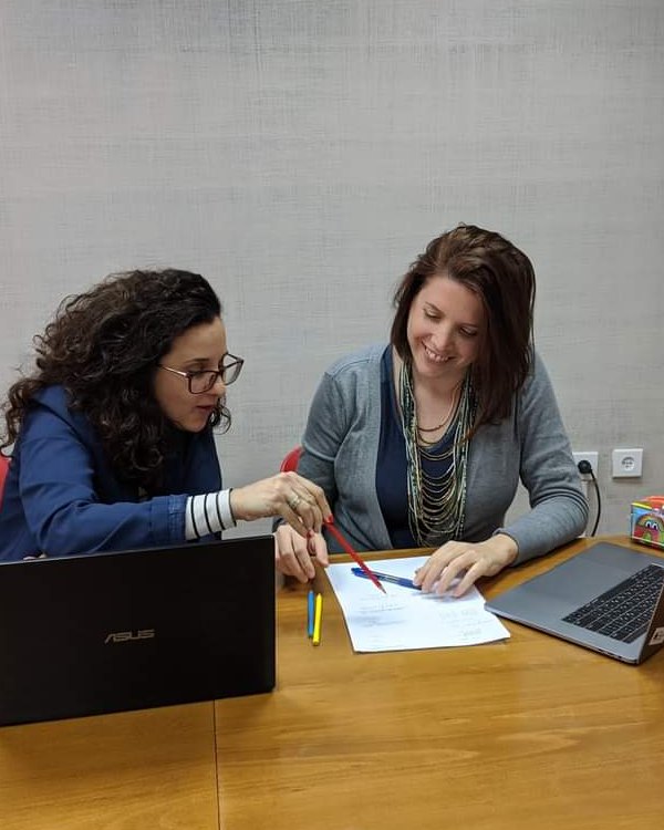 הדס שיזפ בייעוץ עם לקוחה